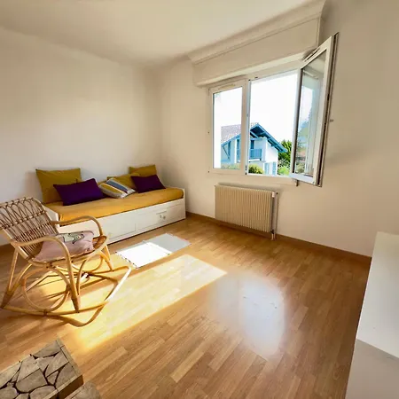 Maison Des Chenes 64 - Entire House With Heated Pool & Vila