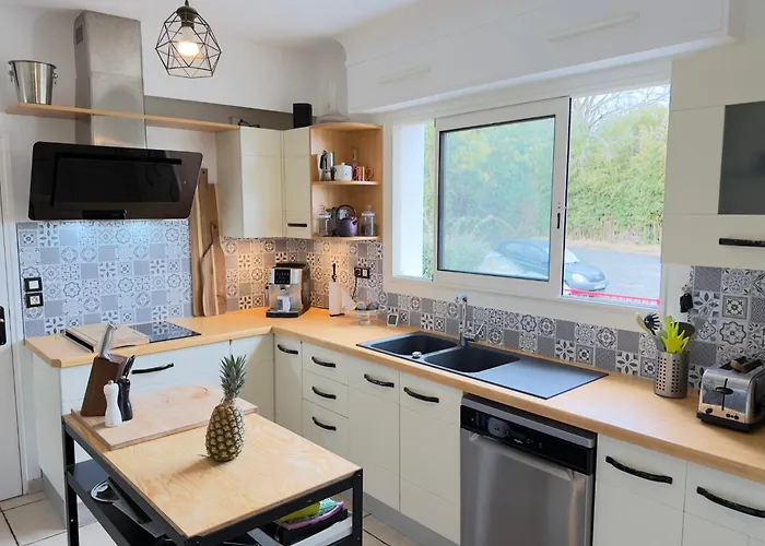 Villa Maison Des Chenes 64 - Entire House With Heated Pool & *