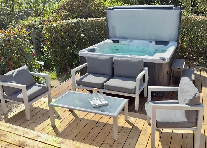 Villa Maison Des Chenes 64 - Entire House With Heated Pool &