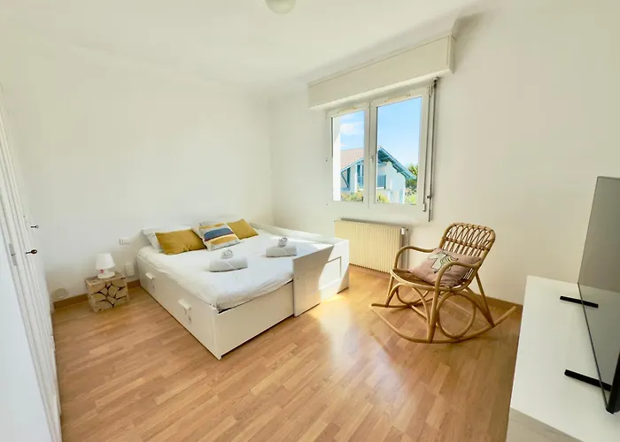 Maison Des Chenes 64 - Entire House With Heated Pool & *